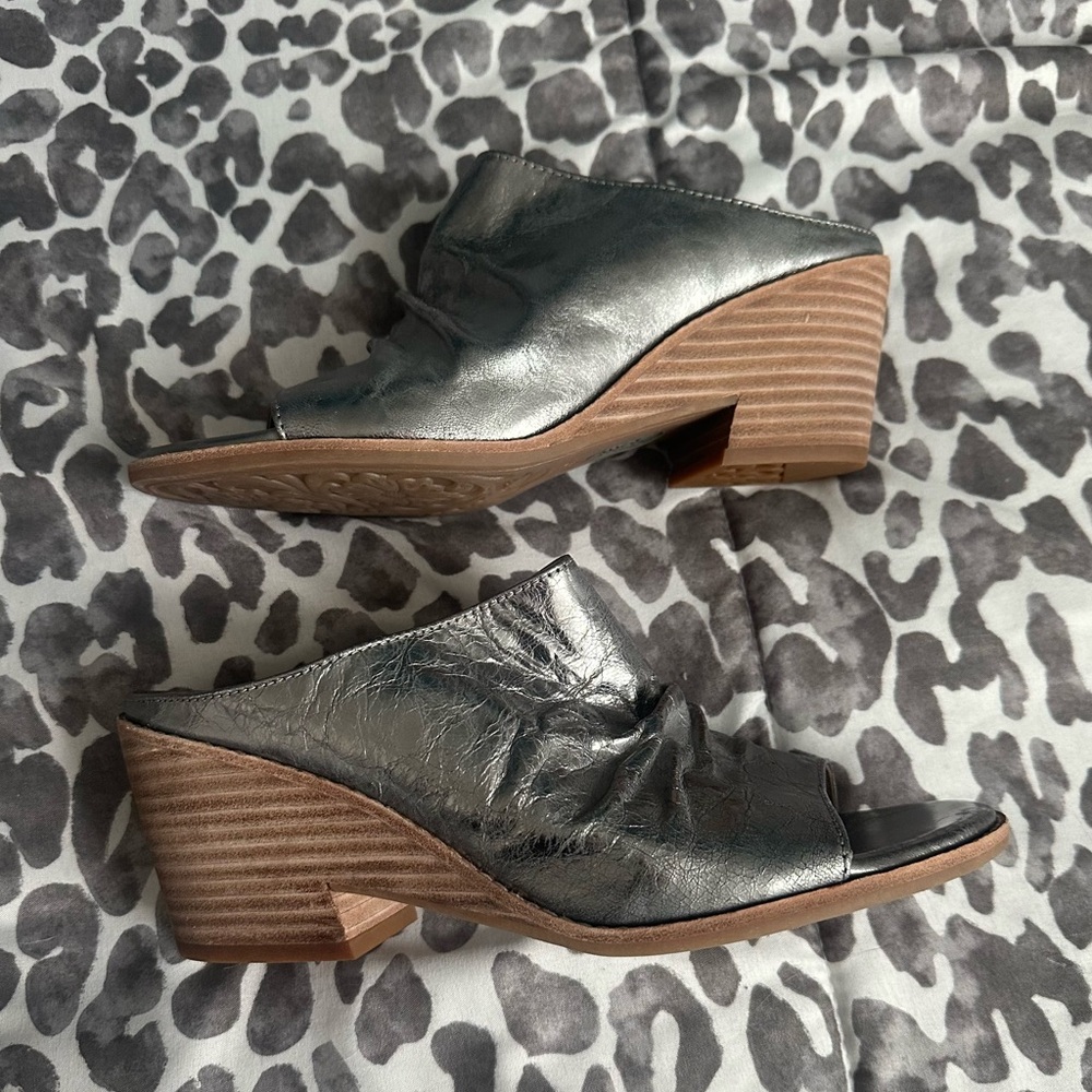 NWOB Sofft metallic silver mules size 9.5